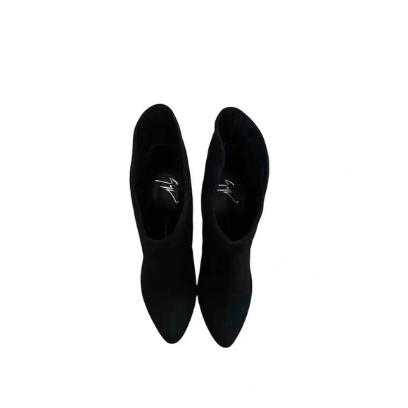 VINTAGE GIUSEPPE ZANOTTI Black Suede Ankle Boots
SIZE 38 - Picture 2 of 3